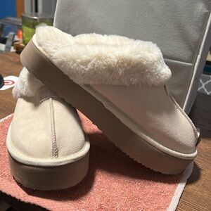 Joyspun Women's Suede Platform Clog Slippers